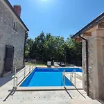 Private Oasis With Pool Lanisce
