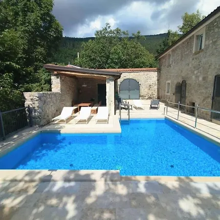 Private Oasis With Pool Dom wakacyjny Lanisce