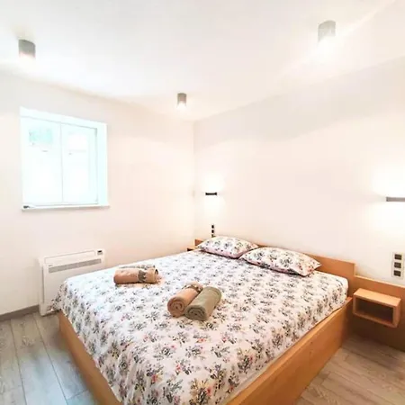 Private Oasis With Pool بيت للعطل *