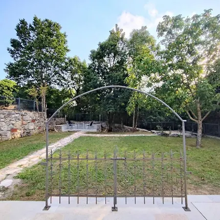 Private Oasis With Pool بيت للعطل