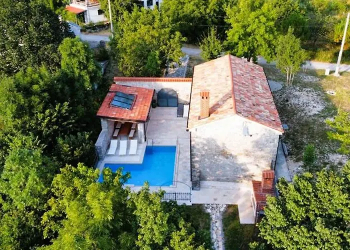 Private Oasis With Pool