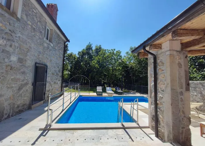 Private Oasis With Pool Lanisce